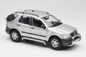 Mercedes ML320 W163 Hopea Maisto 1:18 50319 Metalli — kuva 6 / 8