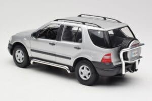 Mercedes ML320 W163 Hopea Maisto 1:18 50319 Metalli — kuva 7 / 8
