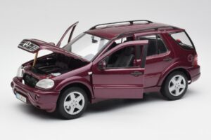 Mercedes ML55 AMG W163 Violetti Maisto 1:18 31876 Metalli — kuva 2 / 8