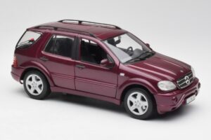 Mercedes ML55 AMG W163 Violetti Maisto 1:18 31876 Metalli — kuva 6 / 8