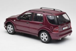 Mercedes ML55 AMG W163 Violetti Maisto 1:18 31876 Metalli — kuva 7 / 8