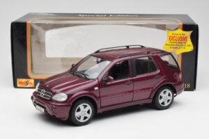 Mercedes ML55 AMG W163 Violetti Maisto 1:18 31876 Metalli — kuva 8 / 8