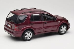 Mercedes ML55 AMG W163 Punainen Maisto 1:18 50348 Metalli — kuva 3 / 8