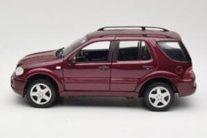 Mercedes ML55 AMG W163 Punainen Maisto 1:18 50348 Metalli — kuva 4 / 8