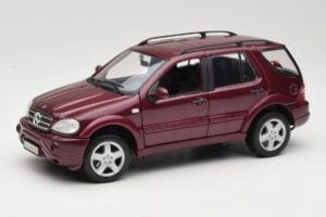 Mercedes ML55 AMG W163 Punainen Maisto 1:18 50348 Metalli