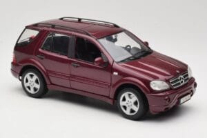 Mercedes ML55 AMG W163 Punainen Maisto 1:18 50348 Metalli — kuva 6 / 8