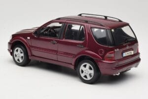 Mercedes ML55 AMG W163 Punainen Maisto 1:18 50348 Metalli — kuva 7 / 8