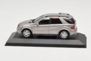 Mercedes ML63 AMG W164 Harmaa Metallic Minichamps 1:43 400034570 Metalli