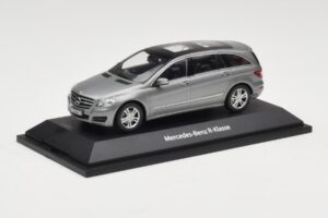 Mercedes R-Class W251 Palladium Silver Metallic Minichamps 1:43 B66960055 Metalli — kuva 2 / 4