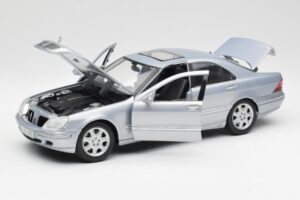 Mercedes S-Class W220 Vaaleansininen Maisto 1:18 56050 Metalli — kuva 2 / 8