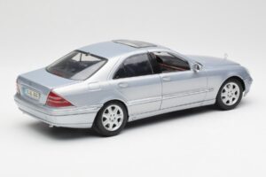 Mercedes S-Class W220 Vaaleansininen Maisto 1:18 56050 Metalli — kuva 3 / 8