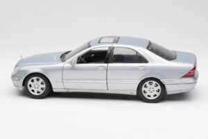 Mercedes S-Class W220 Vaaleansininen Maisto 1:18 56050 Metalli — kuva 4 / 8