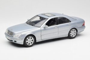 Mercedes S-Class W220 Vaaleansininen Maisto 1:18 56050 Metalli