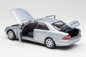 Mercedes S-Class W220 Vaaleansininen Maisto 1:18 56050 Metalli — kuva 5 / 8