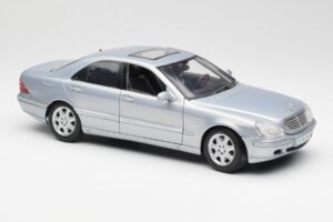 Mercedes S-Class W220 Vaaleansininen Maisto 1:18 56050 Metalli — kuva 6 / 8
