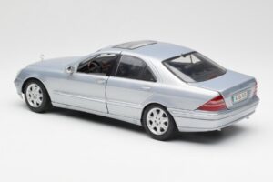 Mercedes S-Class W220 Vaaleansininen Maisto 1:18 56050 Metalli — kuva 7 / 8