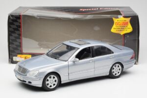 Mercedes S-Class W220 Vaaleansininen Maisto 1:18 56050 Metalli — kuva 8 / 8