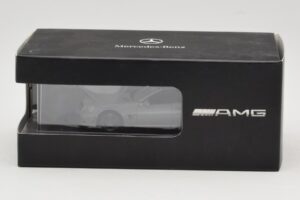 Mercedes SL 63 AMG R230 Silver Metallic Minichamps 1:43 B66960018 Metalli — kuva 4 / 4