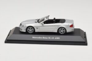 Mercedes SL 63 AMG R230 Silver Metallic Minichamps 1:43 B66960018 Metalli
