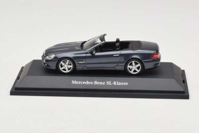 Mercedes SL R230 Tenorit Grey Metallic Minichamps 1:43 Mercedes SL R230 Tenorit Grey Metallic Minichamps 1:43 B66962392 Metalli