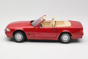Mercedes SL500 R129 Punainen Revell 1:18 08927 Metalli — kuva 4 / 8