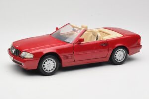Mercedes SL500 R129 Punainen Revell 1:18 08927 Metalli