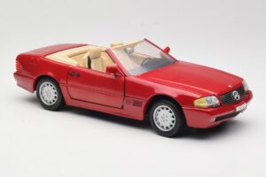 Mercedes SL500 R129 Punainen Revell 1:18 08927 Metalli — kuva 6 / 8