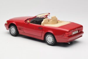 Mercedes SL500 R129 Punainen Revell 1:18 08927 Metalli — kuva 7 / 8