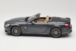 Mercedes SL65 AMG Black Series R230 Matte Black Maisto 1:18 36198 Metalli — kuva 4 / 8