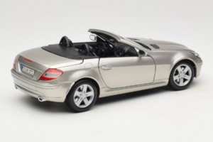 Mercedes SLK R171 Vaalea Pronssi Metallic Maisto 1:18 31674-R1 Metalli — kuva 3 / 8