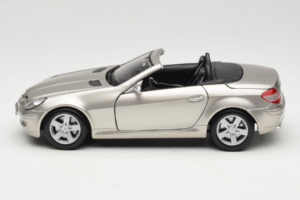 Mercedes SLK R171 Vaalea Pronssi Metallic Maisto 1:18 31674-R1 Metalli — kuva 4 / 8