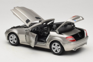 Mercedes SLK R171 Vaalea Pronssi Metallic Maisto 1:18 31674-R1 Metalli — kuva 5 / 8