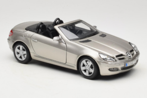 Mercedes SLK R171 Vaalea Pronssi Metallic Maisto 1:18 31674-R1 Metalli — kuva 6 / 8