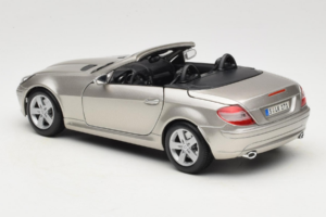 Mercedes SLK R171 Vaalea Pronssi Metallic Maisto 1:18 31674-R1 Metalli — kuva 7 / 8