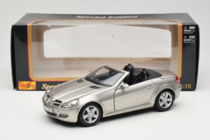 Mercedes SLK R171 Vaalea Pronssi Metallic Maisto 1:18 31674-R1 Metalli — kuva 8 / 8