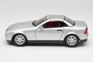 Mercedes SLK R170 Roadster Hopea Maisto 1:18 31674 Metalli — kuva 3 / 9