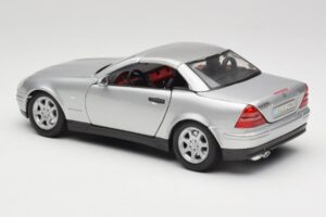Mercedes SLK R170 Roadster Hopea Maisto 1:18 31674 Metalli — kuva 4 / 9
