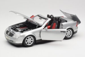 Mercedes SLK R170 Roadster Hopea Maisto 1:18 31674 Metalli — kuva 8 / 9