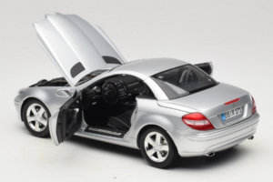 Mercedes SLK R171 Hopea Minichamps 1:18 B66962318 Metalli — kuva 5 / 9