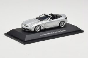 Mercedes SLR McLaren Roadster Crystal Laurit Silver Minichamps 1:43 B66961005 Metalli — kuva 2 / 4