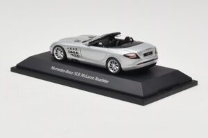Mercedes SLR McLaren Roadster Crystal Laurit Silver Minichamps 1:43 B66961005 Metalli — kuva 3 / 4