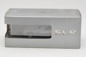 Mercedes SLR McLaren Roadster Crystal Laurit Silver Minichamps 1:43 B66961005 Metalli — kuva 4 / 4