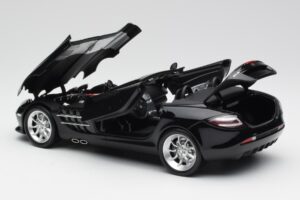 Mercedes SLR McLaren Roadster R199 Crystal Galaxit Musta Minichamps 1:18 B66961004 Metalli — kuva 5 / 8