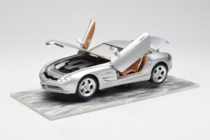 Mercedes SLR Vision Hopea Rajoitettu Erä Alumiinialustalla Bburago 1:18 B66962102 Metalli — kuva 2 / 8