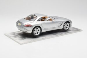 Mercedes SLR Vision Hopea Rajoitettu Erä Alumiinialustalla Bburago 1:18 B66962102 Metalli — kuva 3 / 8