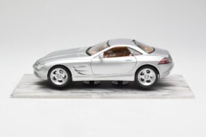 Mercedes SLR Vision Hopea Rajoitettu Erä Alumiinialustalla Bburago 1:18 B66962102 Metalli — kuva 4 / 8