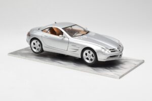 Mercedes SLR Vision Hopea Rajoitettu Erä Alumiinialustalla Bburago 1:18 B66962102 Metalli — kuva 6 / 8