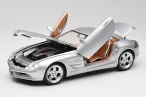 Mercedes SLR Vision Liquid Hopea Maisto 1:18 B66962101 Metalli — kuva 2 / 8