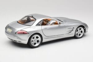 Mercedes SLR Vision Liquid Hopea Maisto 1:18 B66962101 Metalli — kuva 3 / 8