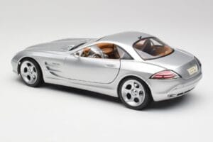 Mercedes SLR Vision Liquid Hopea Maisto 1:18 B66962101 Metalli — kuva 7 / 8
